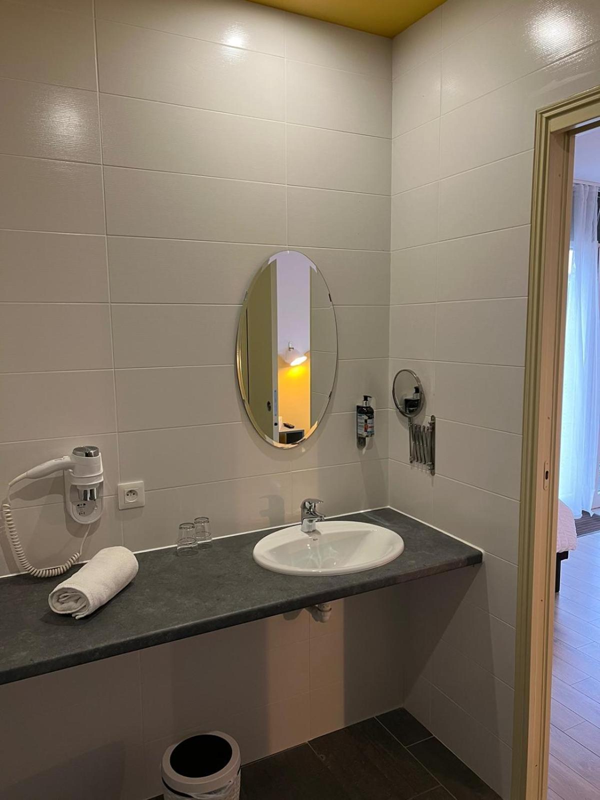 Hotel Les Voisins Beaucemaine Ploufragan Bagian luar foto