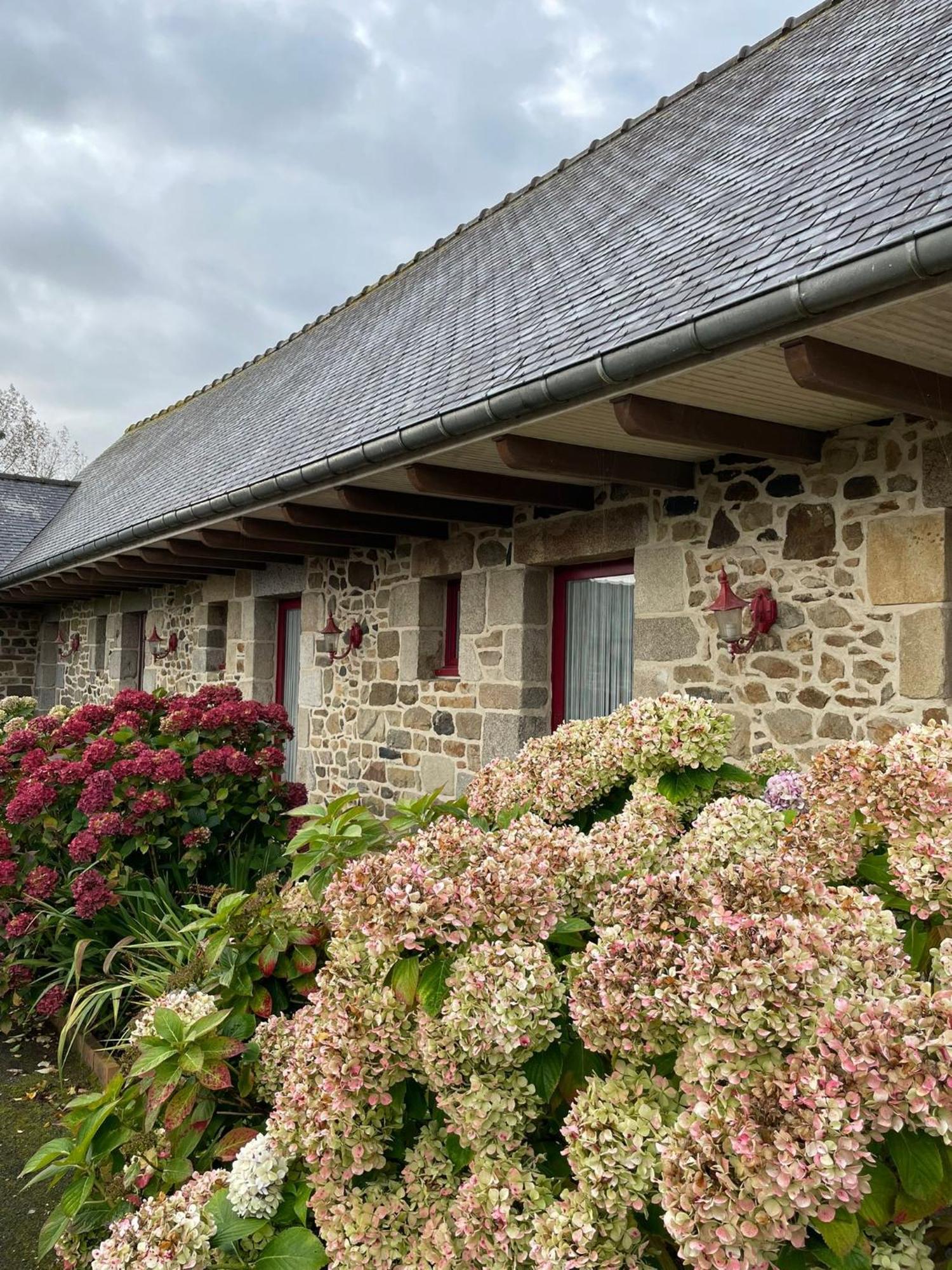 Hotel Les Voisins Beaucemaine Ploufragan Bagian luar foto